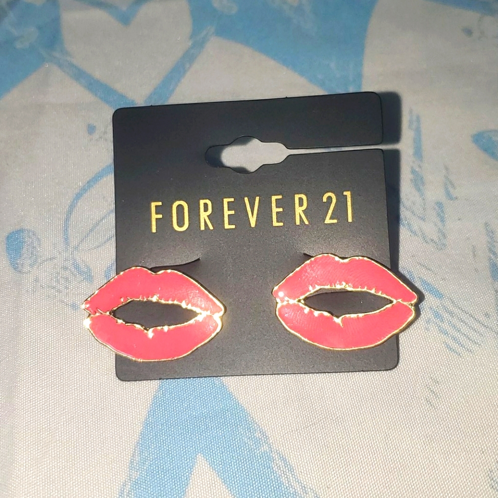 NEW Pink lips Stud earrings